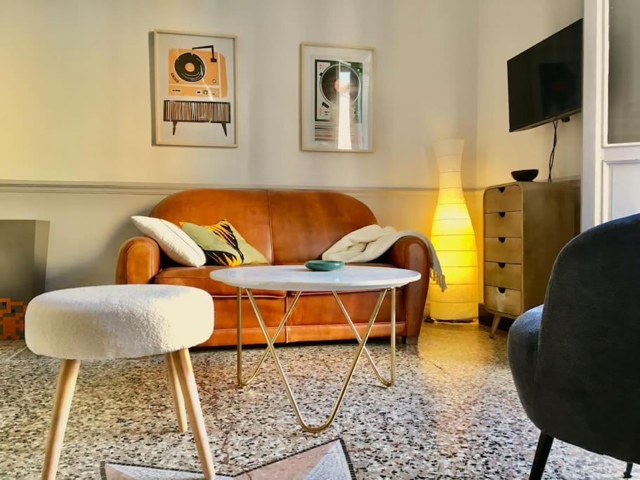 Coeur Du Centre Ville Avec Balcon LʼIsle-sur-la-Sorgue Extérieur photo